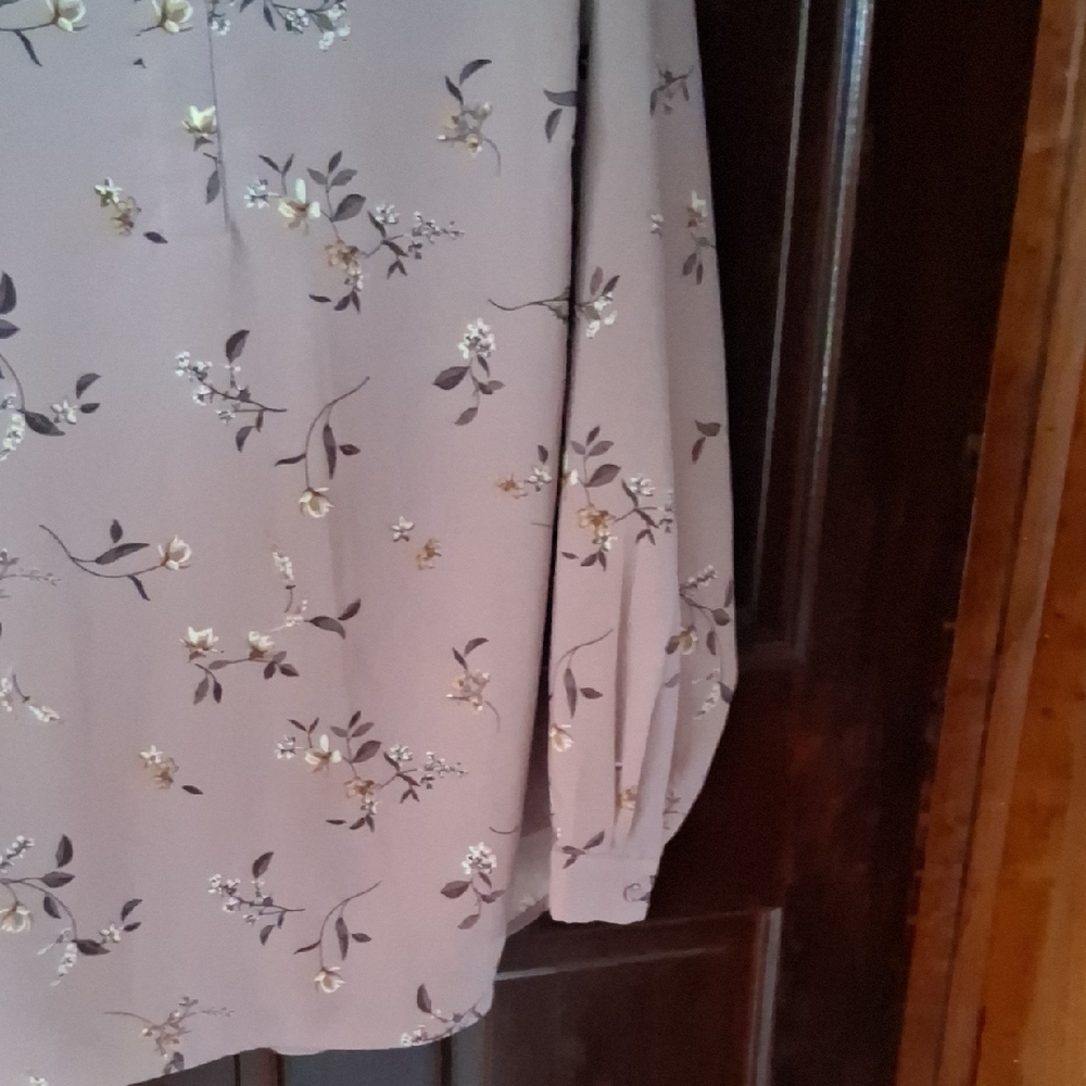 Hilary Radley Mauve Floral V-Neck Blouse - Picture 4 of 6
